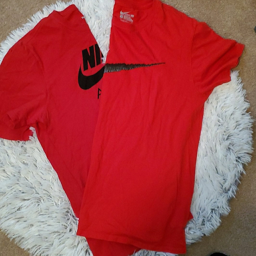 Red Nike bundel of 2 shirts